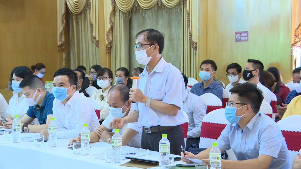 Lãnh đạo ngân hàng Nhà nước Việt Nam chi nhánh Quảng Ninh giải đáp, tháo gỡ những vướng mắc được đưa ra tại hội nghị.