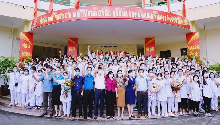 Lần xuất quân đợt 6, Quảng Ninh cử đoàn 500 cán bộ, nhân viên y tế tham gia chống dịch tại Thủ đô Hà Nội.