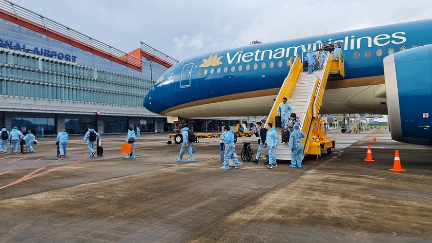 Chuyến bay mang số hiệu VN18 chở 301 hành khách từ châu Âu đã hạ cánh an toàn lúc 06:59 ngày 23/9 tại sân bay quốc tế Vân Đồn, Quảng Ninh (VDO)