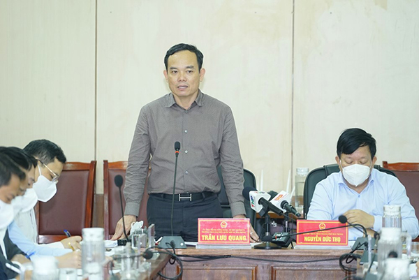 Bí thư Thành ủy Trần Lưu Quang phát biểu chỉ đạo tại cuộc họp.