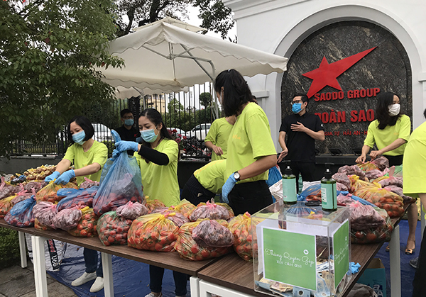 Tập đoàn Sao Đỏ tổ chức giải cứu nông sản cho nông dân huyện Tiên Lãng bị ảnh hưởng bởi dịch Covid-19  hồi tháng 3/2021.