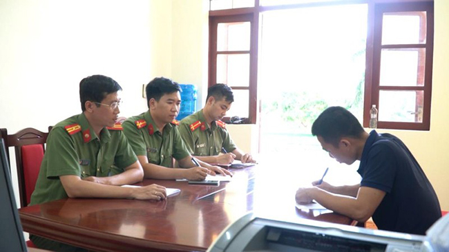 Đối tượng Đinh Văn Đức tại cơ quan điều tra.