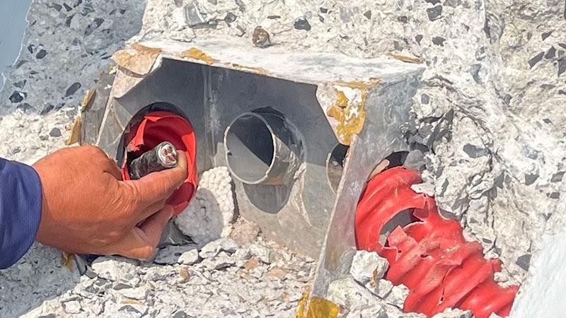 Nhiều điểm trên tuyến cao tốc Vân Đồn-Móng Cái bị các đối tượng cắt để lấy cáp.