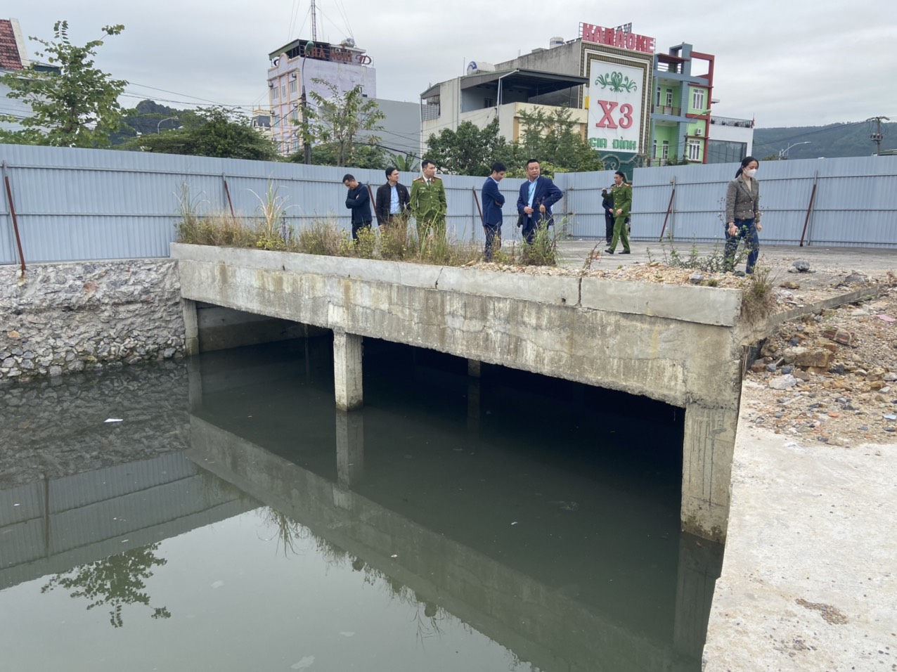 cùng liên ngành (gồm: Sở Thông tin và Truyền thông, Sở Xây dựng, Công an tỉnh, UBND TP Cẩm Phả) kiểm tra, xác minh.