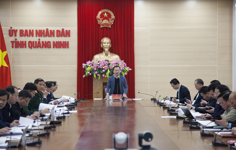 Ông Cao Tường Huy, Quyền Chủ tịch UBND tỉnh, chủ trì cuộc họp