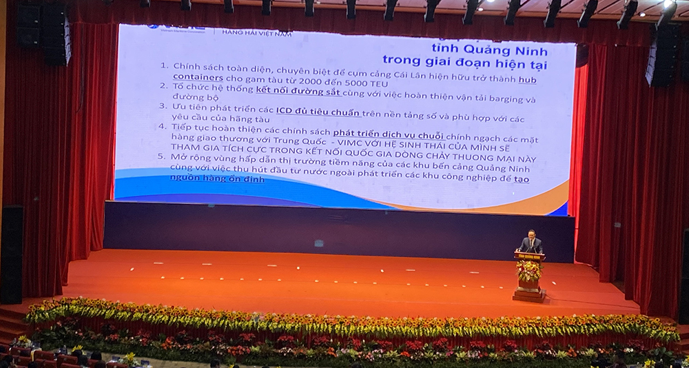 TS. Lê Quang Trung, Phó Tổng giám đốc Tổng công ty hàng hải Việt Nam đưa ra những giải pháo để Quảng Ninh phát triển cảng biển.