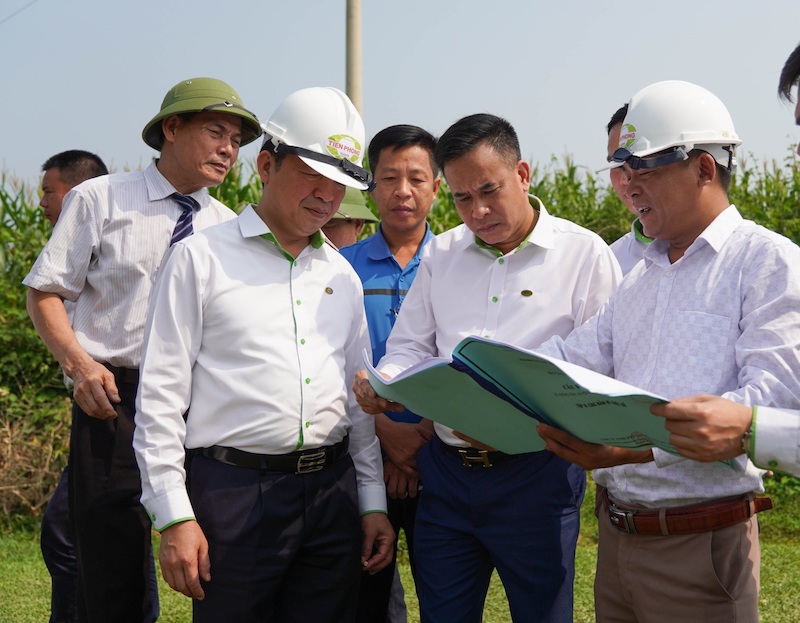 Công ty Nhựa Tiền Phong tiến hành khảo sát và lên phương án xây dựng cầu.