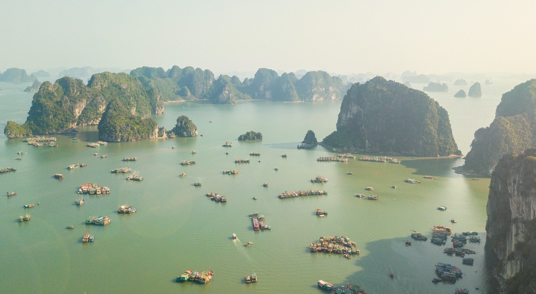 ông bố vùng được phép tổ chức các hoạt động vui chơi giải trí trên vịnh Hạ Long mới nhất của UBND tỉnh Quảng Ninh thì chỉ có 4 vùng đủ điều kiện.