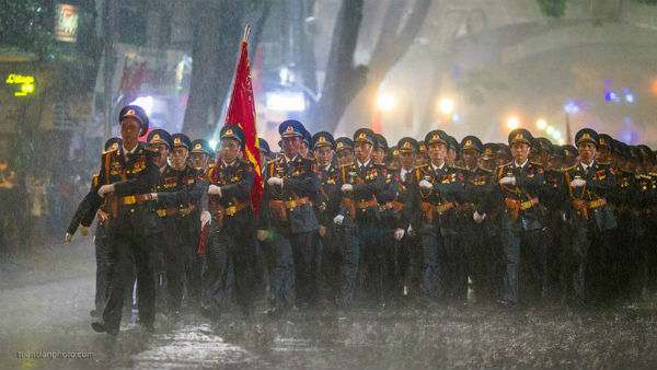 Buổi Tổng duyệt diễu binh, diễu hành tối 29/8 đã diễn ra trong cơn mưa lớn 