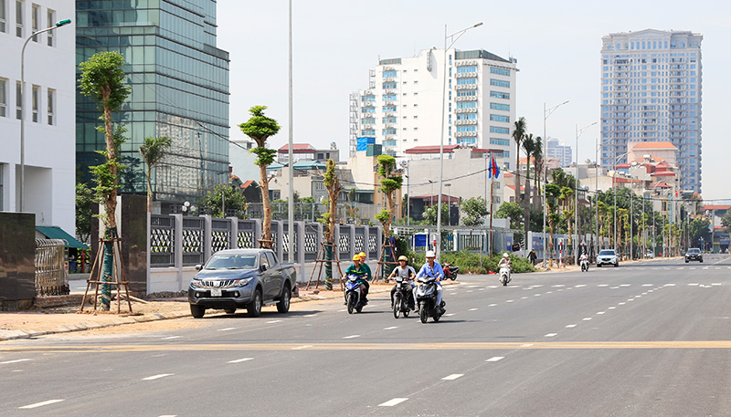 Hơn 500m đường nối từ đường 40m trong Khu đô thị Tây Hồ Tây ra đường Hoàng Quốc Việt đã được thông xe, phục vụ người dân đi lại.