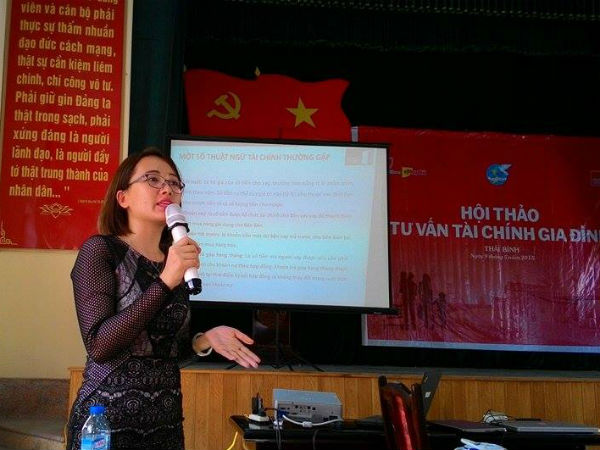 Bà Nguyễn Ngọc Lan My, đại diện Home Credit chia sẻ kiến thức vay tiêu dùng cho người dân