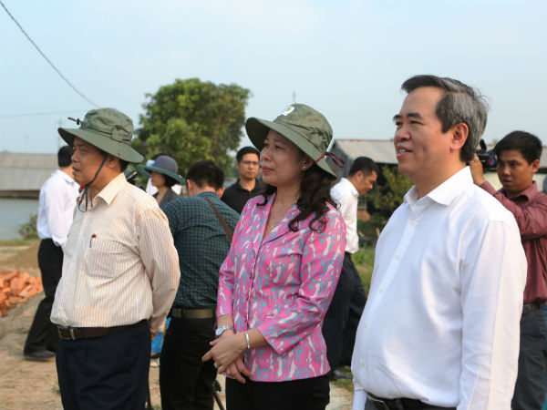 Thống đốc NHNN Nguyễn Văn Bình đi thực tế một số mô hình sản xuất cá tra theo chuỗi