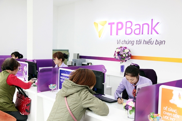 Những khách hàng đầu tiên giao dịch tại TPBank Hà Đông