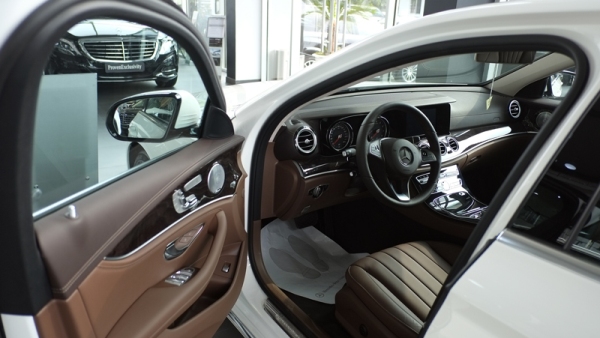 3.	Mercedes-Benz luôn được biết đến như là những chiếc xe có nội thất và thiết kế sang trọng 