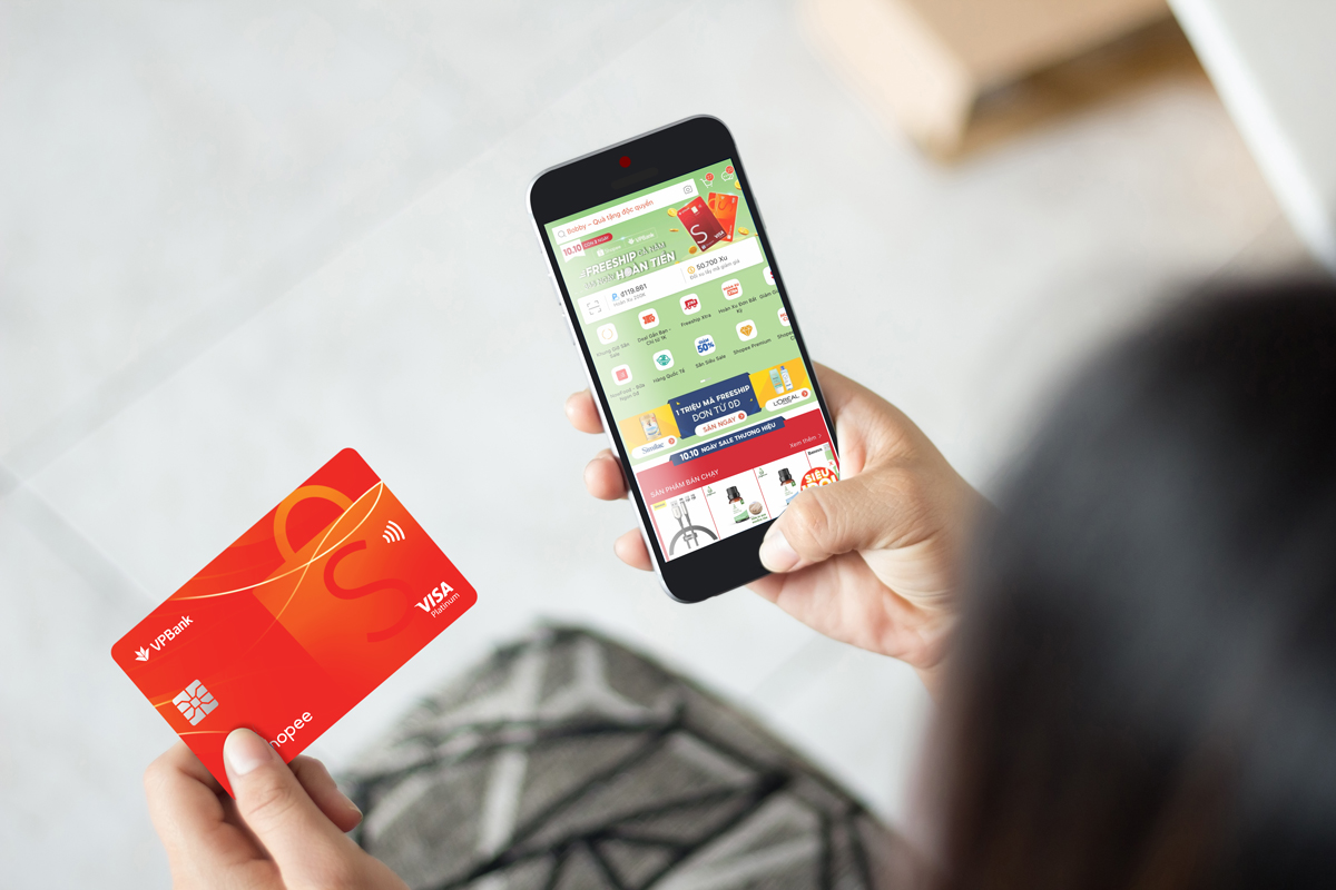 Tận dụng thẻ tín dụng khi mua sắm online là một cách làm sáng suốt