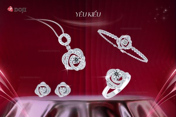  BST Blooming Rose của DOJI tôn vinh thêm nét đẹp yêu kiều cho các chị em.