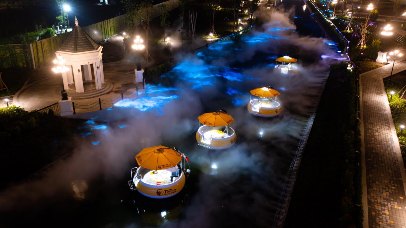 Dòng sông Ánh sáng tại Thành phố Thiên niên kỷ T&T City Millennia vừa được chính thức công nhận là Tuyến đường thủy trong khuôn viên Khu đô thị tích hợp hệ thống phun sương và công nghệ trình chiếu âm thanh, ánh sáng dài nhất.