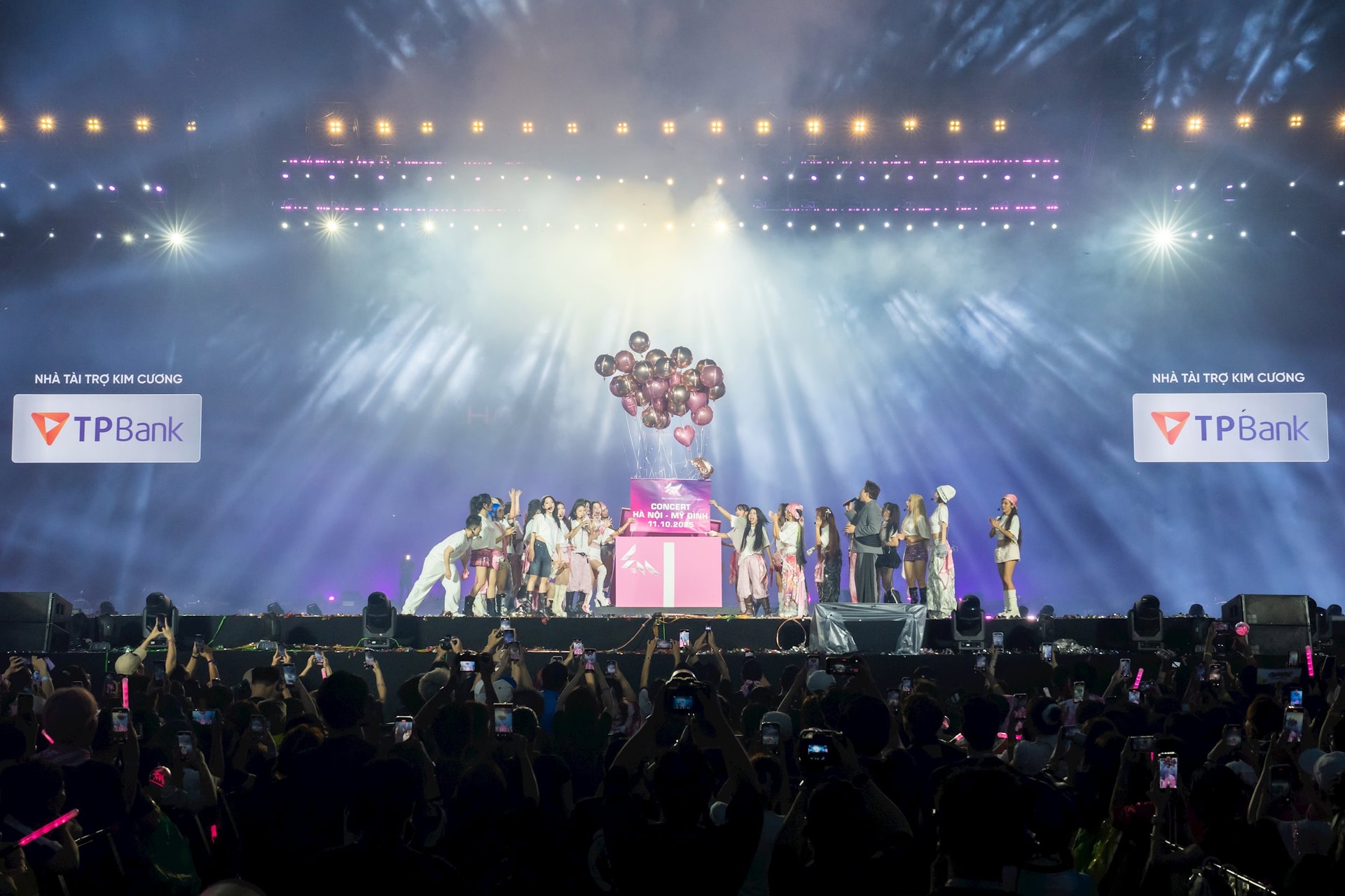     TPBank là Nhà tài trợ Kim cương của Em Xinh “Say Hi” Concert Đêm 2 vào ngày 11/10/2025, tại Hà Nội.