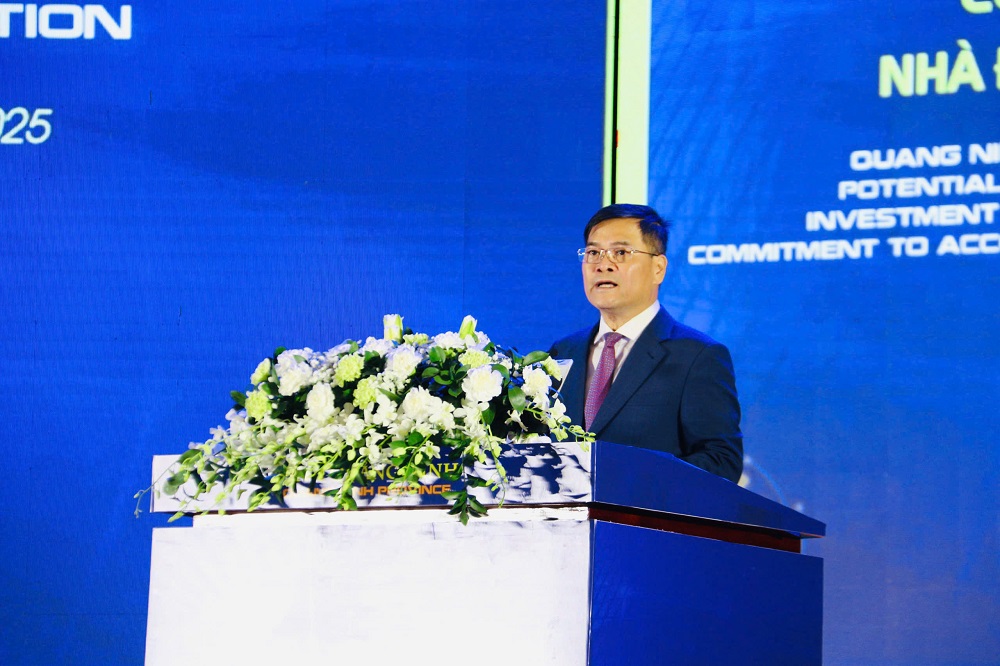 Ông Bùi Văn Khắng, Phó Bí thư Tỉnh ủy, Chủ tịch UBND tỉnh Quảng Ninh phát biểu tại hội thảo. Ảnh Tiến Dũng