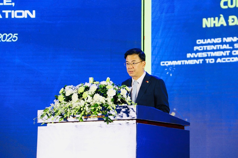 Ông Phạm Quang Hiệu, Đại sứ Đặc mệnh Toàn quyền Việt Nam chia sẻ tại hội thảo. Ảnh Tiến Dũng