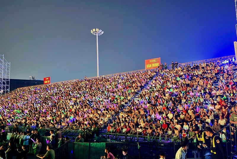 Chương trình thu hút hàng vạn khán giả. Ảnh T.T
