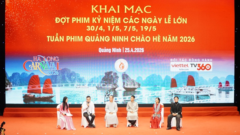 C&aacute;c diễn vi&ecirc;n phim Địa đạo - Mặt trời trong b&oacute;ng tối giao lưu c&ugrave;ng kh&aacute;n giả tại lễ khai mạc