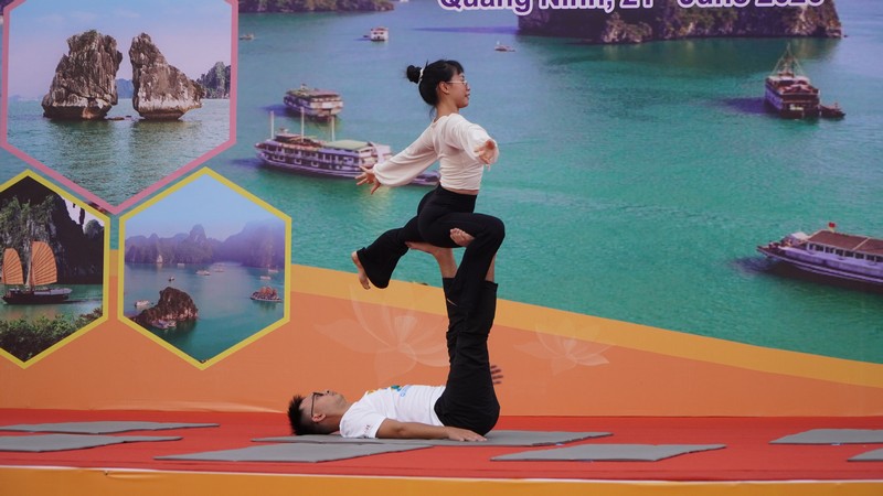 Yoga vì vậy không chỉ dừng lại ở phong trào thể thao, mà còn mang ý nghĩa phục vụ cộng đồng. Ảnh Tiến Dũng