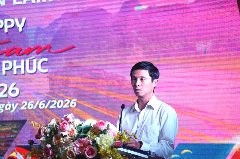 &Ocirc;ng Ng&ocirc; Thanh Hiển, Ph&oacute; Cục trưởng Cục Th&ocirc;ng tin cơ sở v&agrave; Th&ocirc;ng tin đối ngoại, Bộ Văn h&oacute;a, Thể thao v&agrave; du lịch, ph&aacute;t biểu khai mạc Triển l&atilde;m. Ảnh Tiến Dũng