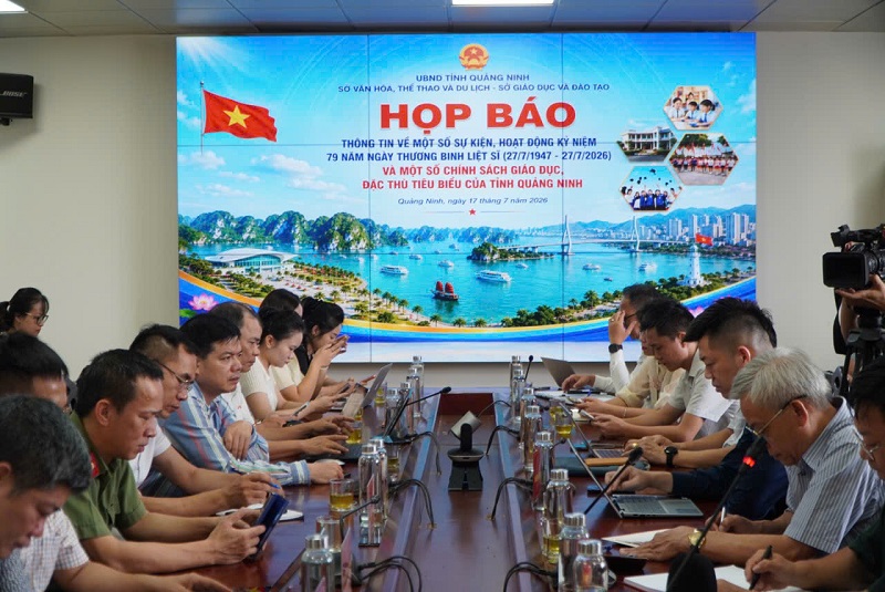 Quang cảnh buổi họp báo. Ảnh T.D