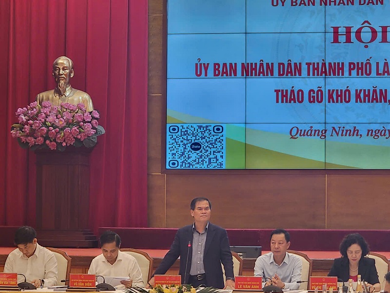 Tham dự c&oacute; tr&ecirc;n 100 doanh nghiệp, đại diện cho hơn 14.000 doanh nghiệp đăng k&yacute; hoạt động sản xuất, kinh doanh tr&ecirc;n địa b&agrave;n.