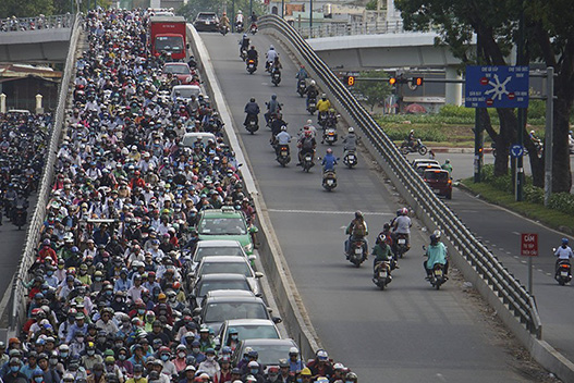 Áp lực giao thông ở nhiều tuyến đường xung quanh sân bay Tân Sơn Nhất ngày càng tăng cao