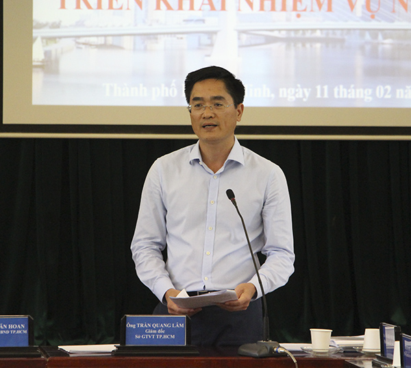 Ông Trần Quang Lâm, Giám đốc Sở Giao thông - Vận tải TP.HCM trả lời thắc mắc của các đại biểu HĐND Thành phố (ảnh: Trọng Tín)
