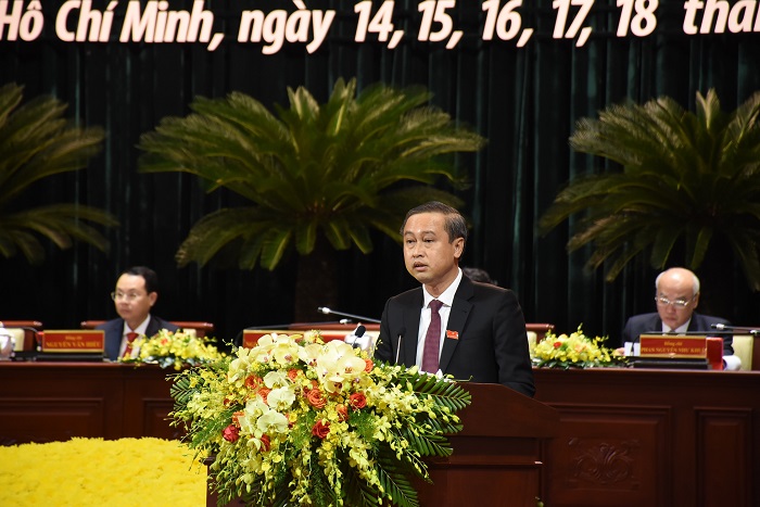 ông Huỳnh Thành Nhân, giám đốc Sở Nội vụ TP.HCM trình bày tham luận về 