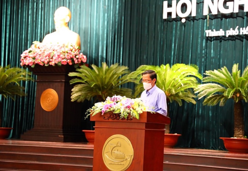 ông Phan Văn Mãi, Chủ tịch UBND TP.HCM trình bày tờ trình của Ban cán sự Đảng UBND TP.HCM về kế hoạch phòng, chống dịch Covid-19 và phục hồi kinh tế trên địa bàn Thành phố từ sau ngày 15/9