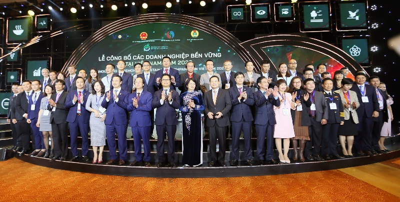  Phó Chủ tịch nước Đặng Thị Ngọc Thịnh tham dự và chúc mừng 100 doanh nghiệp phát triển bền vững năm 2020