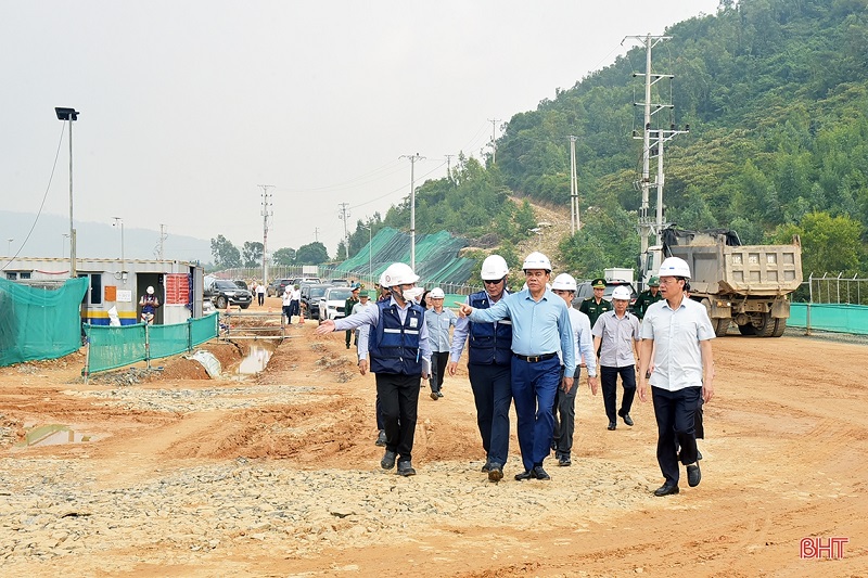 Lãnh đạo UBND tỉnh Hà Tĩnh trong một lần kiểm tra tiến độ Dự án