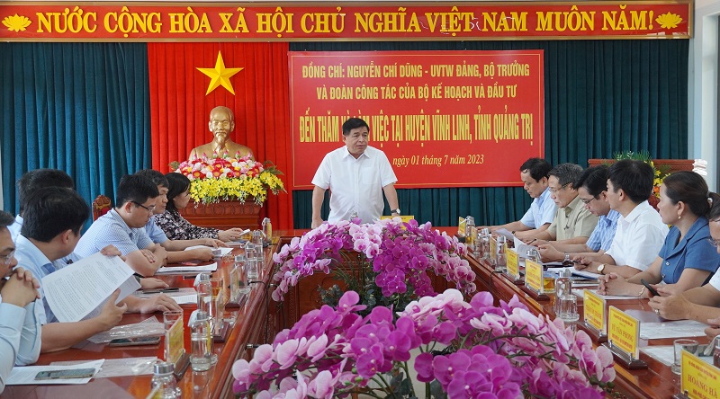Bộ trưởng Nguyễn Chí Dũng làm việc tại huyện Vĩnh Linh.