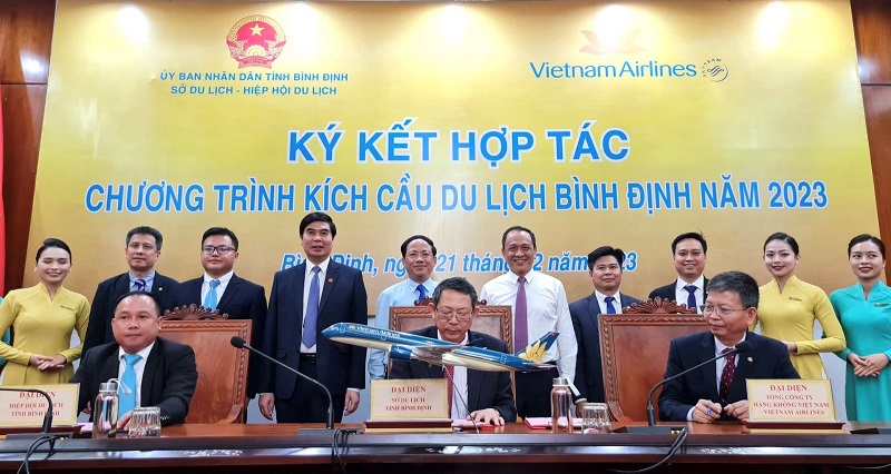 Sở Du lịch, Hiệp hội Du lịch Bình Định và Vietnam Airlines đã ký kết biên bản thỏa thuận hợp tác xây dựng sản phẩm kích cầu du lịch Bình Định năm 2023, với các nội dung: Cùng nhau phối hợp thực hiện các chiến dịch kích cầu du lịch Bình Định năm 2023, với phương châm “Tăng tối đa chất lượng sản phẩm, giảm tối đa giá thành sản phẩm