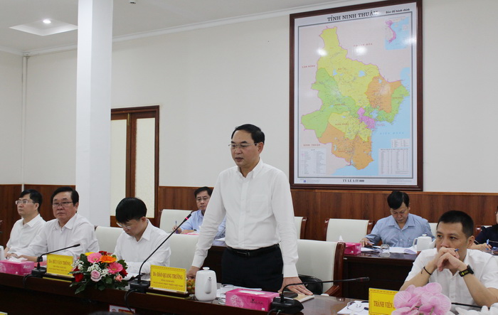ổng Giám đốc NHPT Đào Quang Trường trân trọng cảm ơn sự quan tâm, ủng hộ, hỗ trợ tối đa của Lãnh đạo tỉnh đối với NHPT và Chi nhánh, mong rằng trong thời gian tới, với sự tạo điều kiện giúp đỡ và hợp tác các lĩnh vực, nguồn vốn tín dụng đầu tư của Nhà nước sẽ đóng góp hiệu quả nhiều hơn nữa cho sự phát triển kinh tế - xã hội của tỉnh Ninh Thuận;