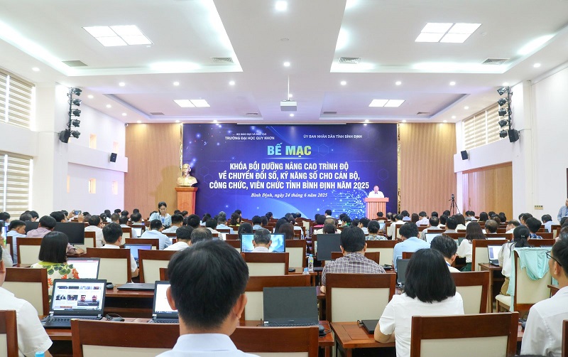 Bế mạc Khóa bồi dưỡng nâng cao trình độ về chuyển đổi số, kỹ năng số cho cán bộ, công chức, viên chức (CBCCVC) tỉnh Bình Định năm 2025với sự tham gia của 6.984 học viên
