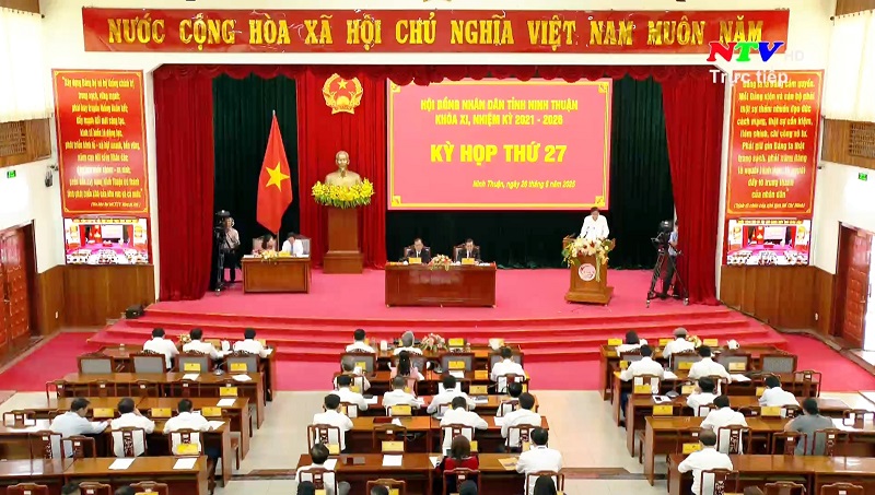 ông Đặng Kim Cương, Giám đốc Sở Nông nghiệp và Môi trường tỉnh Ninh Thuận trình bày 