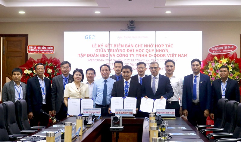 Trường Đại học Quy Nhơn, Tập đoàn GEO và Công ty TNHH O-DOOR Việt Nam ký kết biên bản ghi nhớ hợp tác. Ảnh: Kim Loan.
