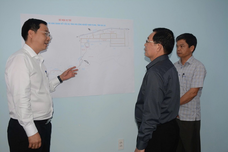 Ông Lê Trung Kiên, Tổng giám đốc Công ty TNHH MTV Cao su Chư Sê tỏng buổi làm việc với lãnh đạo tỉnh Gia Lai vào ngày 9/7.