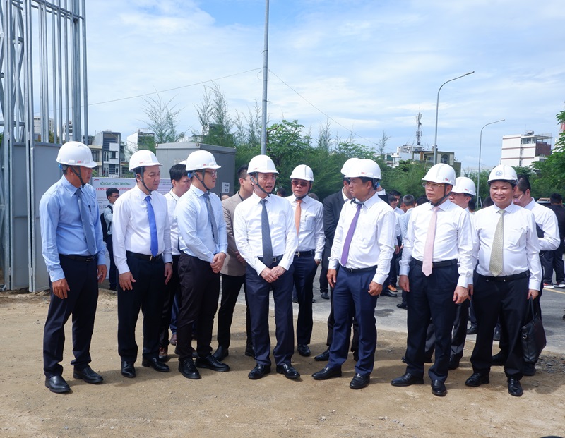 Lãnh đạo Bộ Khoa học và Công nghệ, UBND TP. Đà Nẵng tham quan, nghe giới thiệu về Dự án Fab - Lab.