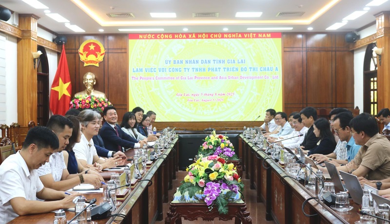 Quảng cảnh buổi làm việc giữa UBND tỉnh Gia Lai với đại diện 2 doanh nghiệp Hàn Quốc.