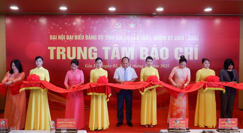 Lãnh đạo tỉnh Gia Lai cắt băng khai trương Trung tâm báo chí Đại hội đại biểu Đảng bộ tỉnh Gia Lai lần thứ I, nhiệm kỳ 2025 – 2030.