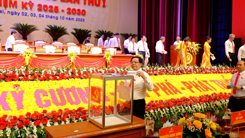 ông Hồ Quốc Dũng - Bí thư Tỉnh ủy Gia Lai - đã thay mặt đoàn chủ tịch phát động kêu gọi quyên góp ủng hộ đồng bào bị thiệt hại nặng nề do bão Bualoi gây ra.