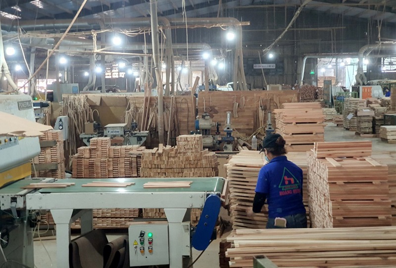 Mặt hàng gỗ là Một trong những mặt hàng xuất khẩu chủ lực của tỉnh Bình Định trước đây, nay là tỉnh Gia Lai.