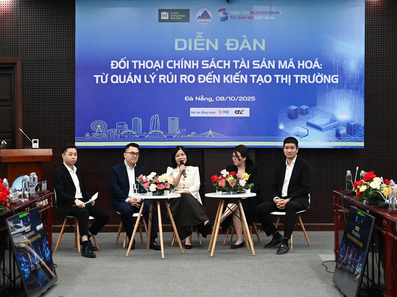 Tại diễn đàn, các chuyên gia, doanh nghiệp cho rằng cần bằng sáng tạo và tuân thủ