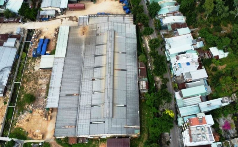 Khu đất thực hiện Dự án Nhà ở xã hội Bông Hồng có 4 phía đều giáp khu dân cư. 